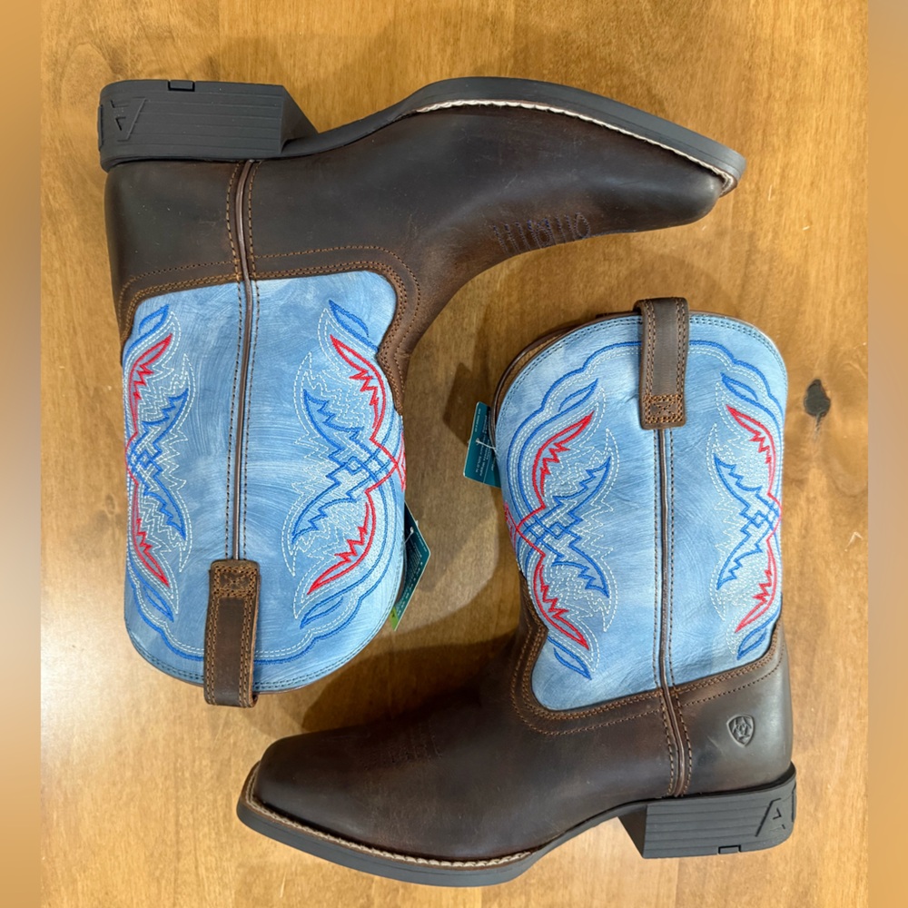 BNIB ARIAT YOUTH BOOTS SQUARE TOE SIZE 6